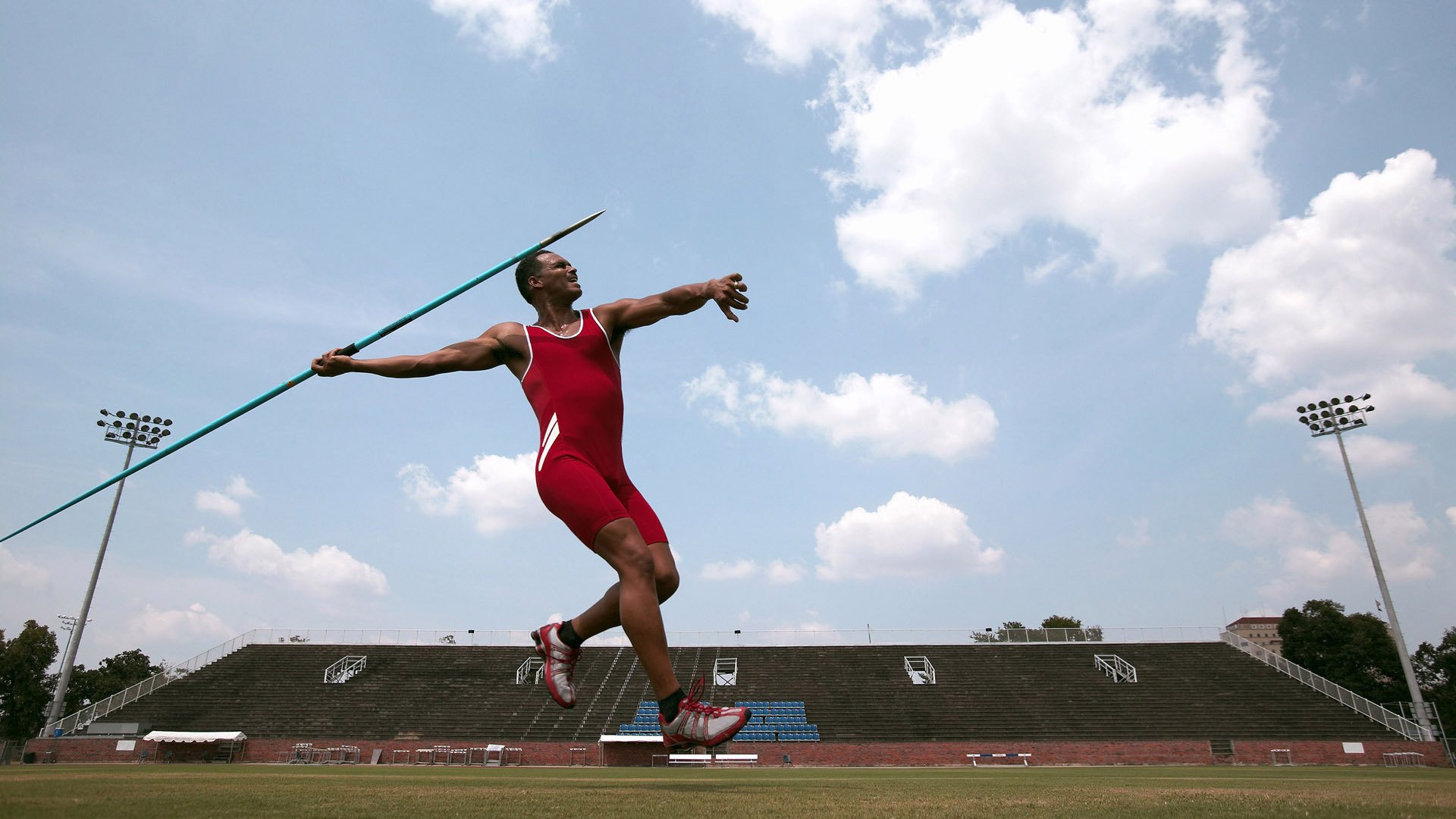 布鲁诺·卡博克洛在巴黎奥运会小组赛中砍下33分，17个篮板，43个效率值
